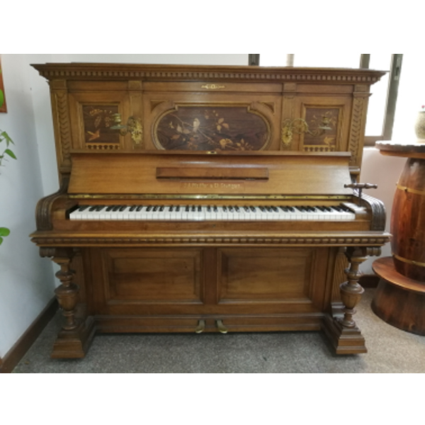 诺伊格堡复古立式钢琴
